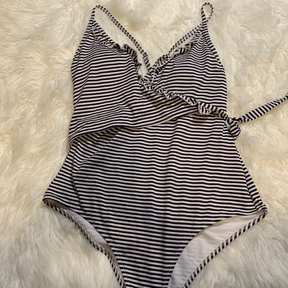 CUPSHE Size XXL one piece black/white stripe swimsuit NWT